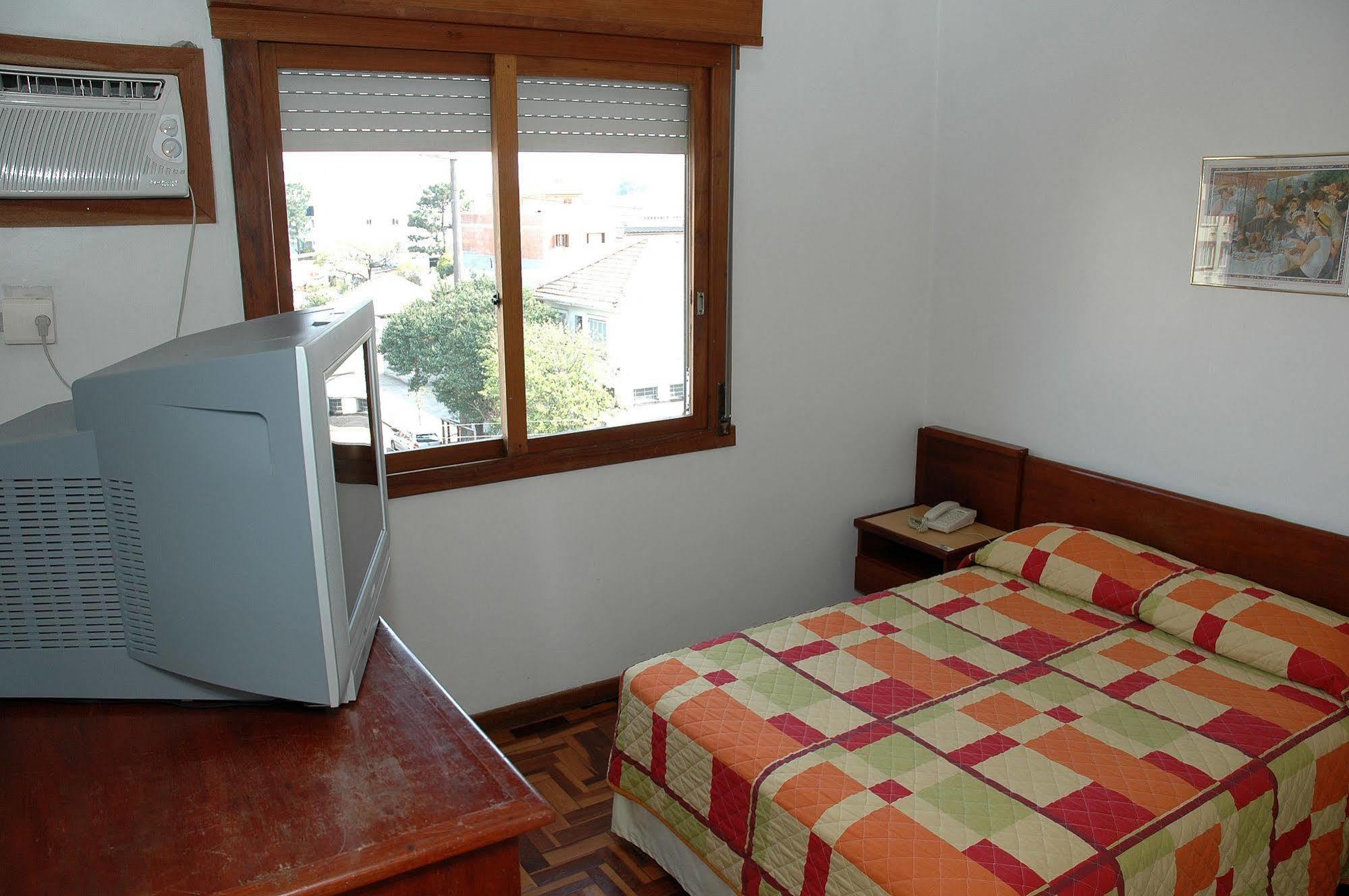 Hotel Porto Alegre Buitenkant foto